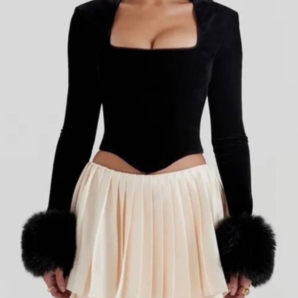 NWOT House of CB Black Velvet corset Top with fur accent cuffs